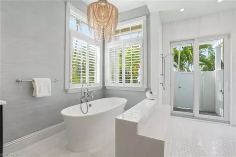 Bath - 160 16th Ave S, Naples, FL 34102 photo 2 of 5