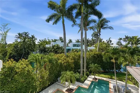Exterior - 160 16th Ave S, Naples, FL 34102 photo 2 of 5