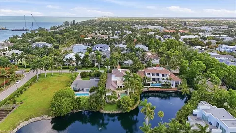 View/Area - 160 16th Ave S, Naples, FL 34102 photo 3 of 4