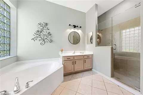 Bath - 349 Harvard Ln, Naples, FL 34104 photo 2 of 3
