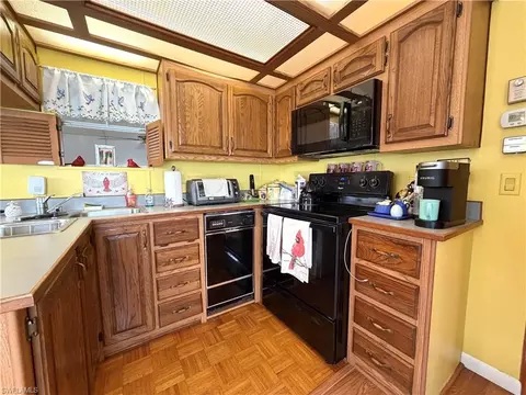 Kitchen - 4701 Candlestick Ct W, Estero, FL 33928 photo 4 of 4