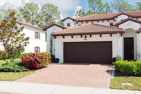 7918 Bristol Cir, Naples, FL 34120