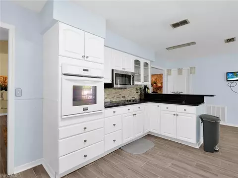 Kitchen - 1712 Frontier Cir, Labelle, FL 33935 photo 4 of 5
