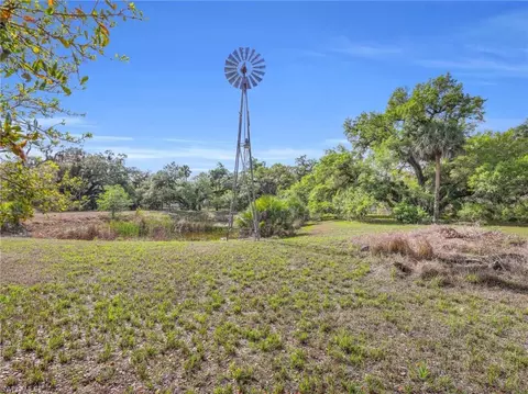 Exterior - 1712 Frontier Cir, Labelle, FL 33935 photo 11 of 17