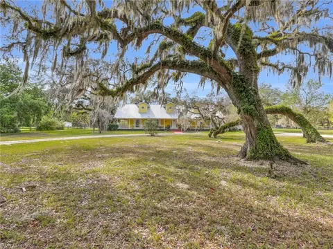 Exterior - 1712 Frontier Cir, Labelle, FL 33935 photo 16 of 17