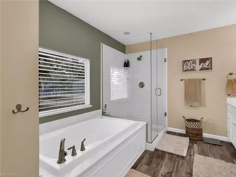 Bath - 1712 Frontier Cir, Labelle, FL 33935 photo 2 of 3