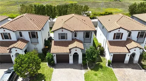 9045 Madrid Cir, Naples, FL 34104