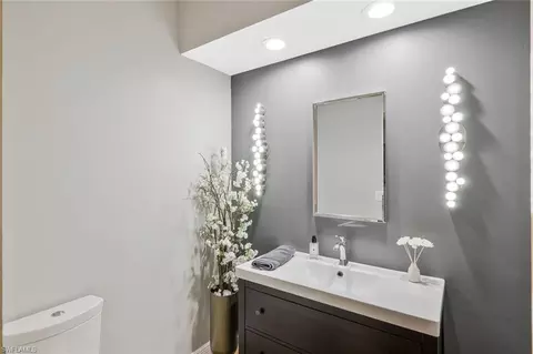 Bath - 730 Bay Tree Ct, Naples, FL 34108 photo 4 of 6