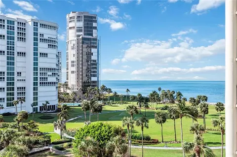 4551 Gulf Shore Blvd N #706, Naples, FL 34103
