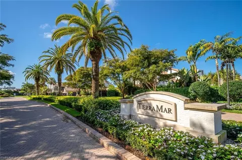548 Tierra Mar Ln E #13, Naples, FL 34108