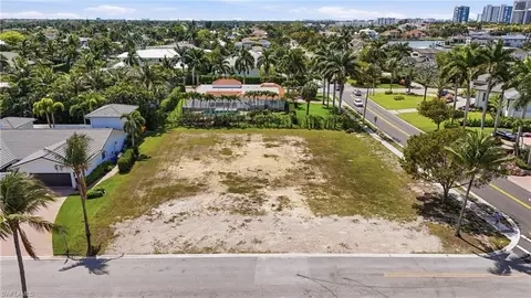 504 Parkwood Ln, Naples, FL 34103