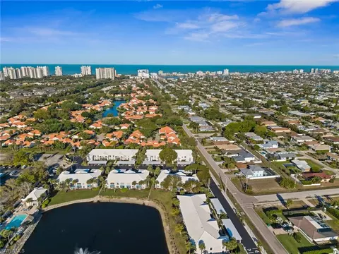 822 Gulf Pavilion Dr #201, Naples, FL 34108