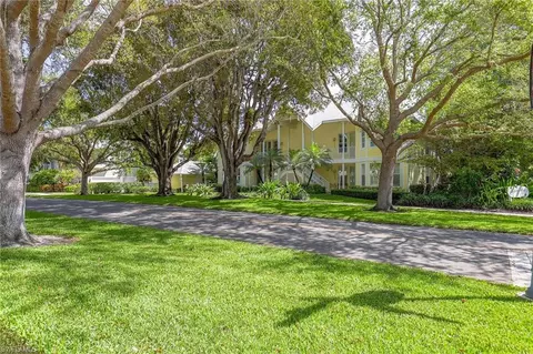 281 4th St S #101, Naples, FL 34102