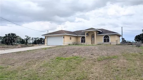 3017 S Balsam Cir, Labelle, FL 33935