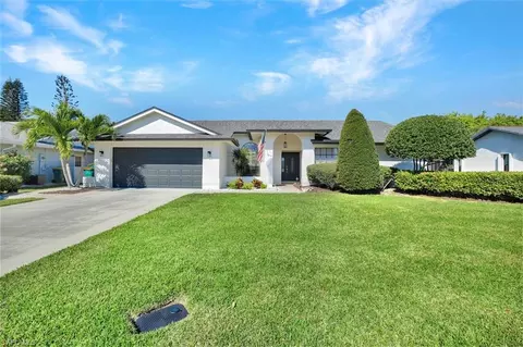 10631 Regent Cir, Naples, FL 34109