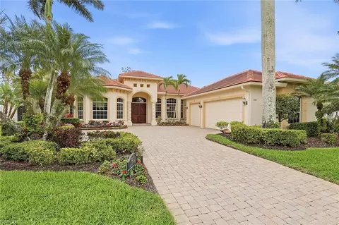 7480 Treeline Dr, Naples, FL 34119
