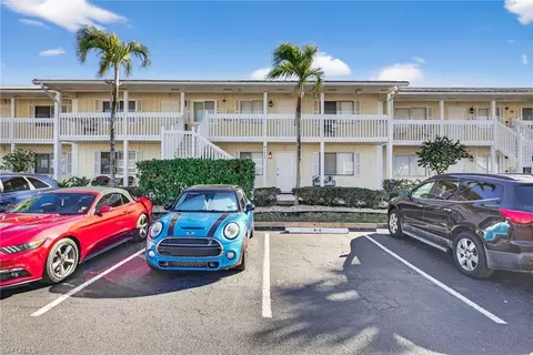 4617 Bayshore Dr #H4, Naples, FL 34112