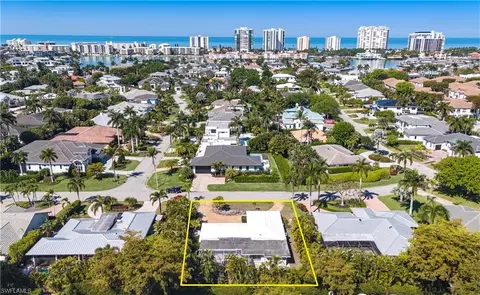 3760 Parkview Way, Naples, FL 34103