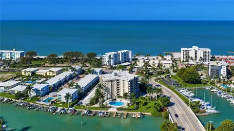 2150 Gulf Shore Blvd N #609, Naples, FL 34102