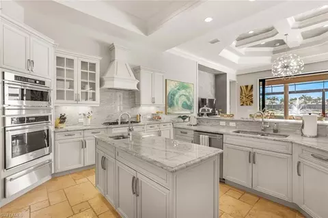 Kitchen - 6624 Barbera Ln, Naples, FL 34113 photo 4 of 6