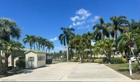 1386 Silver Lakes Blvd, Naples, FL 34114