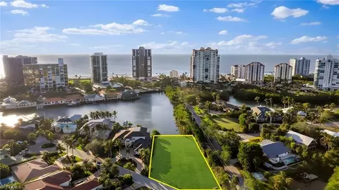 319 Pirates Bight, Naples, FL 34103