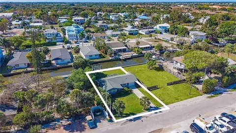 View/Area - 2772 Bayview Dr, Naples, FL 34112 photo 2 of 4