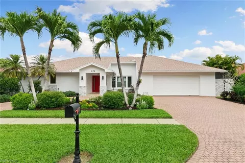 2178 Pine Woods Cir #25, Naples, FL 34105