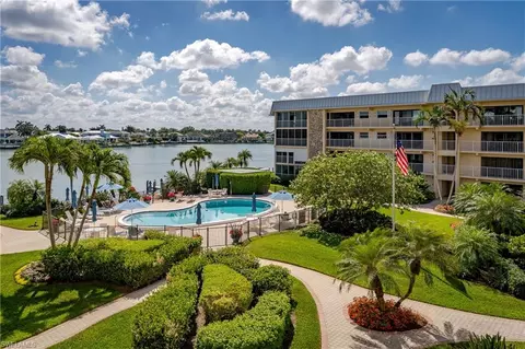 3450 Gulf Shore Blvd N #305, Naples, FL 34103