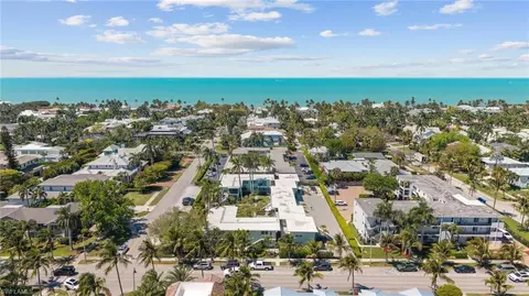 277 8th Ave S #277, Naples, FL 34102