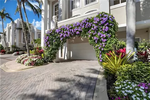 7071 Pelican Bay Blvd #V8, Naples, FL 34108