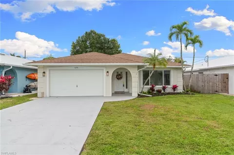670 103rd Ave N, Naples, FL 34108