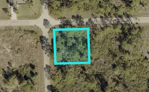 900 E 11th St, Lehigh Acres, FL 33972