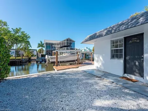 2836 Bayview Dr, Naples, FL 34112