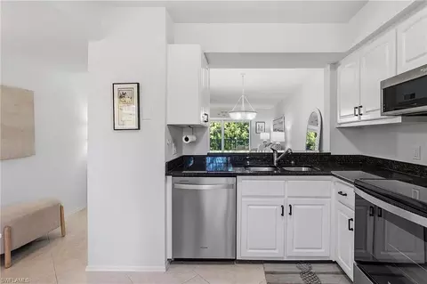Kitchen - 1001 Foxfire Ln #307, Naples, FL 34104 photo 3 of 4