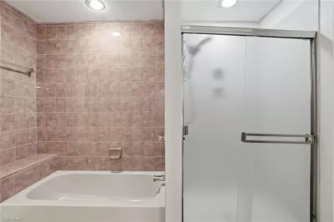 Bath - 4581 Chippendale Dr, Naples, FL 34112 photo 2 of 3