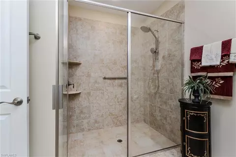 Bath - 14943 Edgewater Cir, Naples, FL 34114 photo 2 of 3