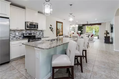 14943 Edgewater Cir, Naples, FL 34114