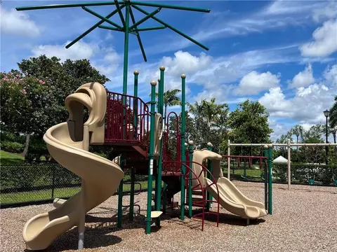 View/Area - 14943 Edgewater Cir, Naples, FL 34114 photo 4 of 7