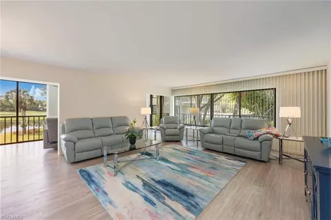 425 Wildwood Ln, Naples, FL 34105