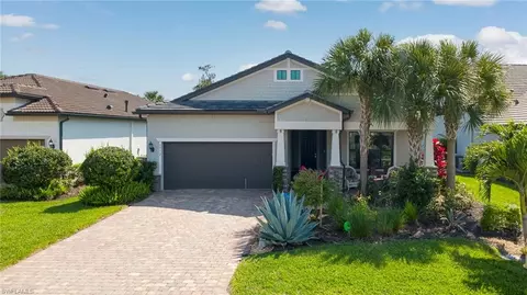 9712 Everglades Dr, Naples, FL 34120