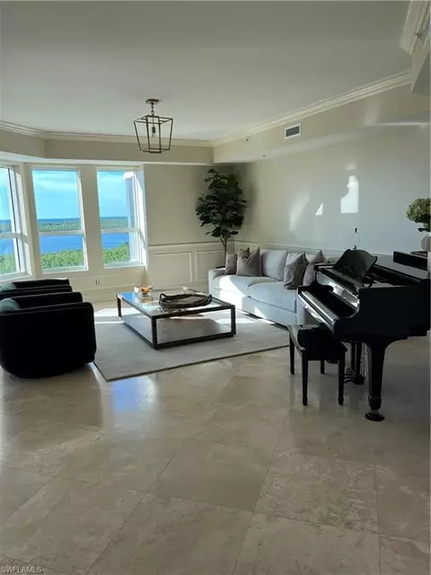 285 Grande Way #701, Naples, FL 34110