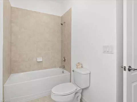 Bath - 2478 Heydon Cir E, Naples, FL 34120 photo 4 of 5