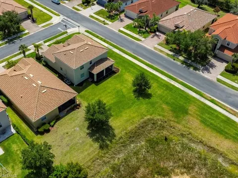 View/Area - 2478 Heydon Cir E, Naples, FL 34120 photo 3 of 9