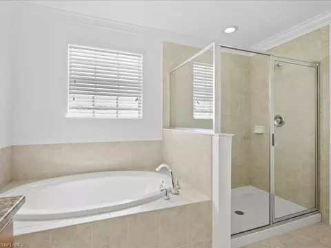 Bath - 2478 Heydon Cir E, Naples, FL 34120 photo 2 of 5