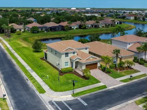 2478 Heydon Cir E, Naples, FL 34120