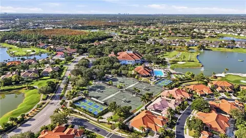 View/Area - 6039 Fairway Ct, Naples, FL 34110 photo 6 of 10