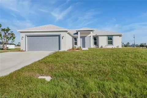 1121 Jacaranda Pkwy E, Cape Coral, FL 33909