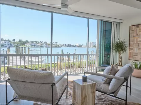 322 Harbour Dr #104D, Naples, FL 34103