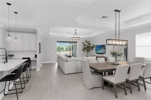 2926 Aviamar Cir, Naples, FL 34114